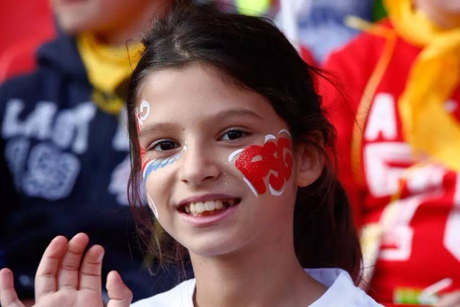 澳客app下载地址-巴黎圣日耳曼球队深入社区开展公益活动的简单介绍