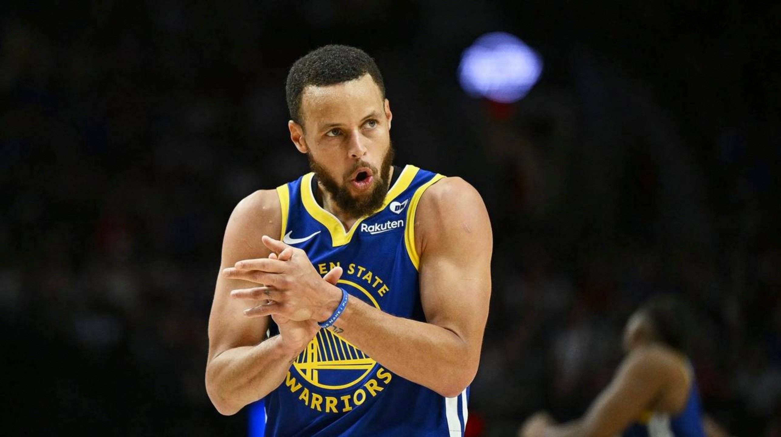 澳客网页版登录入口-包含勇士客场告捷马刺，库里独揽全场得分的词条